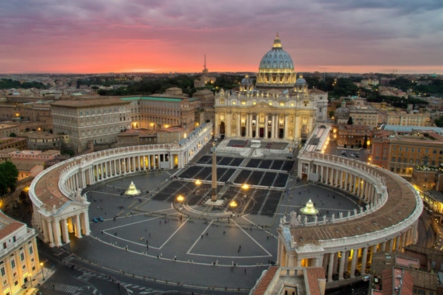 В Ватикане пытаются успокоить епископов после одобрения благословений для однополых пар